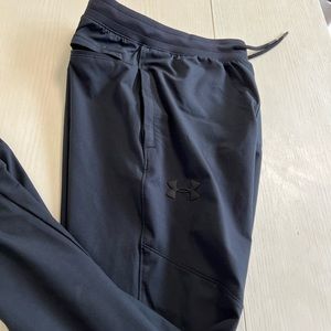 Under armour fitted mens small joggers